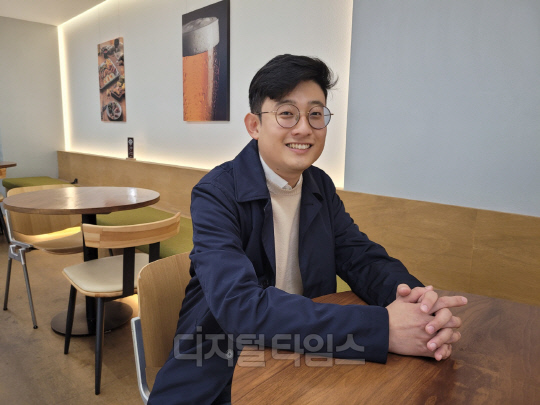 김창인 전 청년정의당 대표가 19일 서울 여의도 한 카페에서 디지털타임스와 인터뷰하고 있다. 안소현 기자